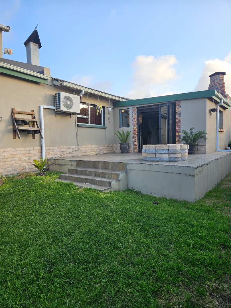 4 Bedroom Property for Sale in Kamma Heights Eastern Cape